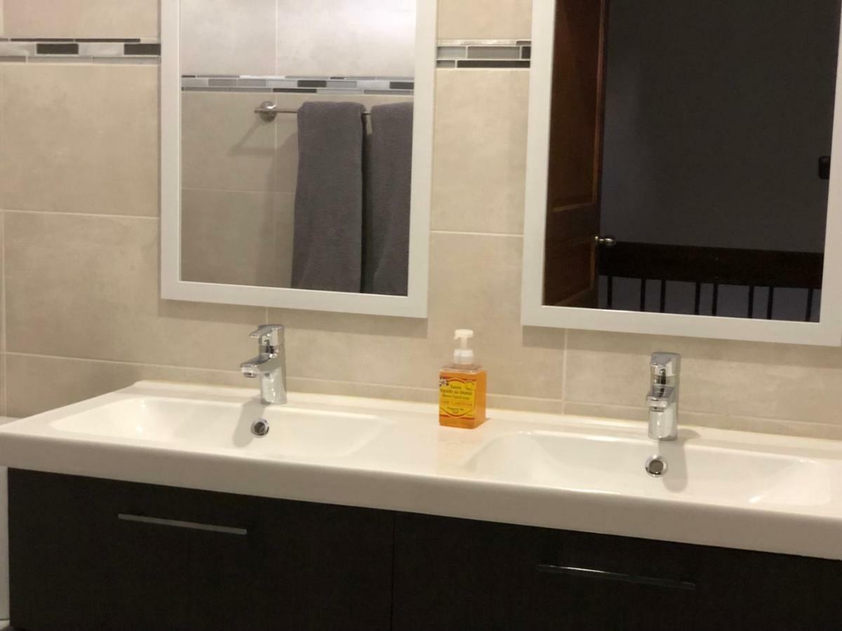 Tara Tahiti Lodge パペーテ エクステリア 写真